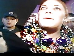 Kaksi kaveria vilkkuu pillua punainen pää valtavat tissit