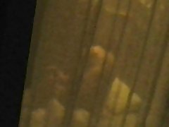 Naapurit pari pyydetty espia ikkunan nuolla vittu murrettu