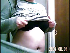 Vaimo kiinni leikkii tissit ja nännit