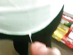 Cum tyttö (hän touch siittiöiden kädellä)