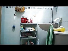 SG singapore tirkistelijä suihkussa