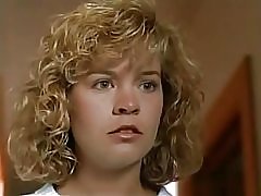 Nuori ellie cornell suihku scene